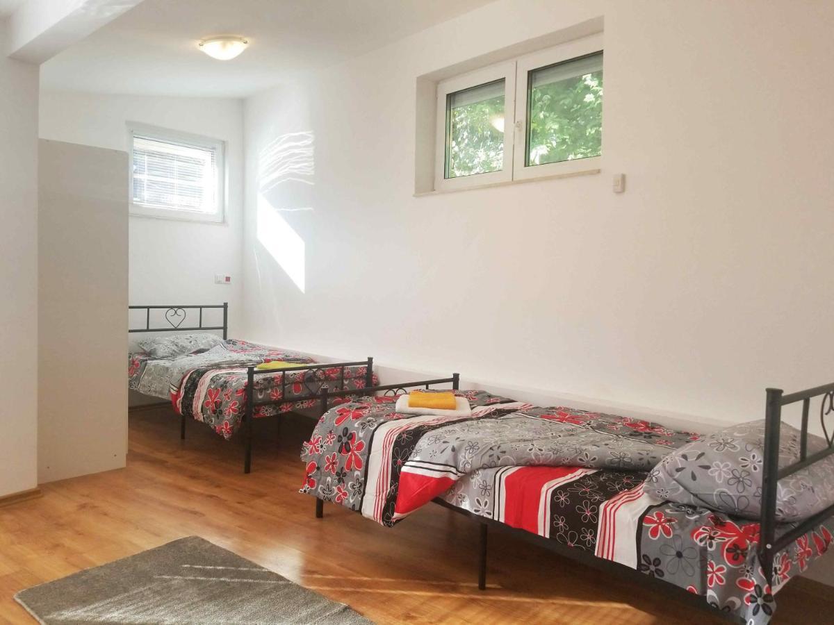 A Spacious 3 Bedroom Apartment In Bad Abbach/Regensburg Exterior photo